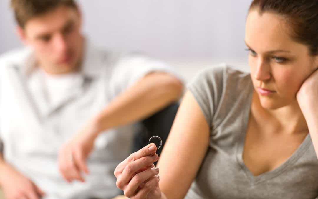 Vztahová poradna: Chci se rozvést, manžel o tom nechce slyšet