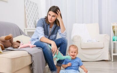 Vztahová poradna: Manžel odchází k jiné ženě a mě nechává samotnou s malým synem: Jak tuto situaci zvládnout?